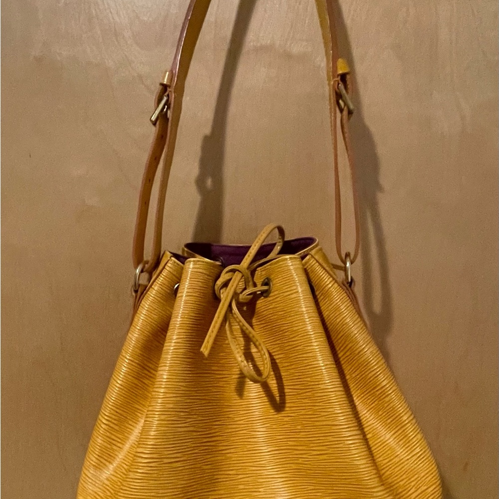 Louis Vuitton Noe Epi Yellow Crossbody and Shoulder Bucket Bag - Picture 3 of 16